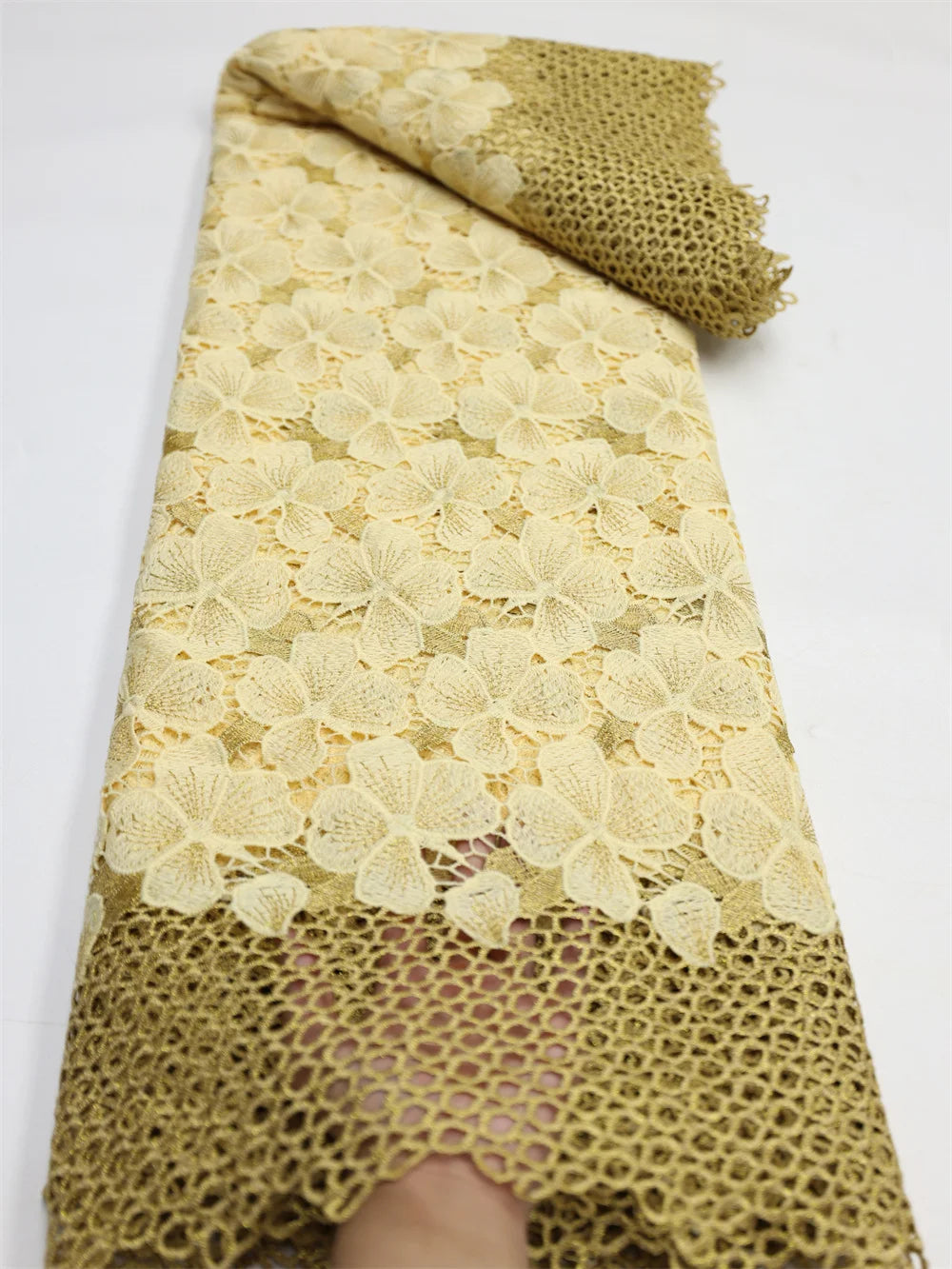 Fashionable Skin Friendly Guipure Lace Fine Cotton Textured African Cord Lace Cupion Fabric 5 Yards Occasional Couple Wear