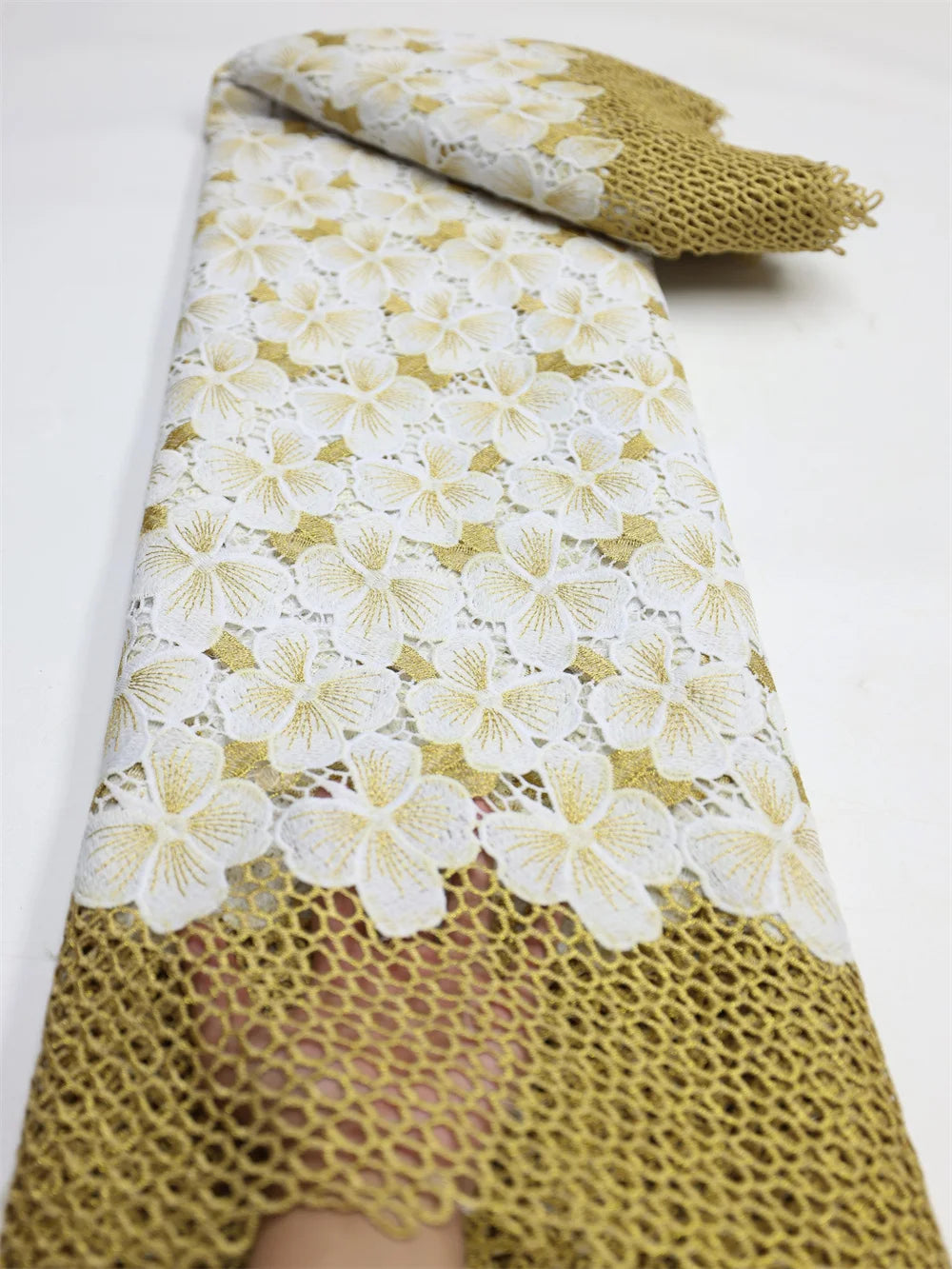 Fashionable Skin Friendly Guipure Lace Fine Cotton Textured African Cord Lace Cupion Fabric 5 Yards Occasional Couple Wear